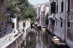 Olaszország, Velence, Rio de San Stin a Ponte di San Stin-ról nézve., 1972, Közösségi Szociális Szövetkezet, színes, motorcsónak, csatorna, Fortepan #93457