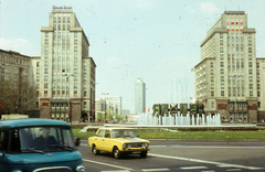 Germany, Berlin, Kelet-Berlin, Strausberger Platz, szemben a Karl Marx Allee., 1976, Közösségi Szociális Szövetkezet, colorful, fountain, GDR, East-Berlin, Barkas-brand, Fortepan #93458