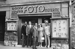 Hungary, Budapest VIII., Vajda Péter (Simor) utca 13. Rády László fotó műterme., 1939, Kurutz Márton, sign-board, tableau, studio, camera store, Budapest, hands behind the back, Fortepan #93471