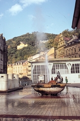 Csehország, Karlovy Vary, Vrídelní ulice, Termál Forrás kolonnád., 1967, LHM, Csehszlovákia, színes, szökőkút, ácsolat, gyógyszálló, melegforrás, Harald Schnabel-terv, Fortepan #93518