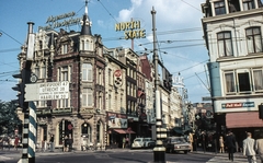 Hollandia, Amszterdam, Muntplein, szemben a Reguliersbreestraat., 1969, LHM, színes, utcakép, napellenző, kerékpár, Volkswagen Bogár, reklám, útjelző tábla, Fortepan #93537