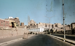 Egypt, Cairo, a Citadella és a Mohamed Ali mecset a Kobri Al Sayeda Aesha felől nézve., 1976, LHM, colorful, lamp post, mosque, Fortepan #93561