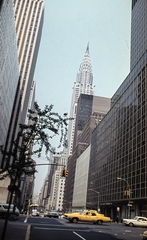 Amerikai Egyesült Államok, New York, Lexington Avenue, középen a Chrysler Building., 1970, LHM, színes, taxi, felhőkarcoló, art deco, William Van Alen-terv, Fortepan #93587