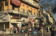 India, Delhi, Chandni Chowk, India egyik legnagyobb piaca a Diwan Hall Road felé nézve., 1972, Lőw Miklós, színes, riksa, Fortepan #93653