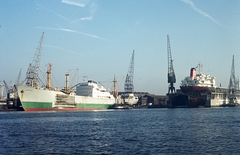 Netherlands, Amsterdam, kikötő., 1972, Lőw Miklós, ship, colorful, crane, port, cargo ship, tanker, Belgien-ship, Fortepan #93702