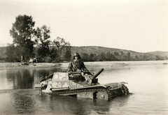 Románia,Erdély, Fugyi, Sebes-Körös, hadgyakorlaton résztvevő Fiat 35M Ansaldó típusú harckocsi., 1940, Mihályi Balázs, harckocsi, Fiat-márka, 35M Ansaldo, Fortepan #93750