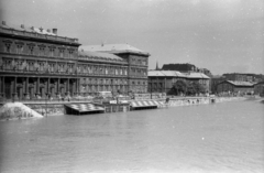 Magyarország, Budapest IX., a Marx Károly Közgazdaságtudományi Egyetem (később Corvinus Egyetem) épülete és a Közraktárak a Szabadság hídról nézve., 1965, Misányi Olivér, árvíz, Budapest, Fortepan #93784