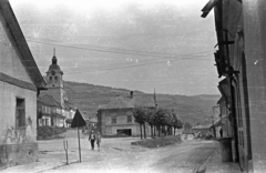 Szlovákia, Gölnicbánya, Bányász tér, balra a Városháza., 1967, Fortepan/Album004, Csehszlovákia, útjelző tábla, utcakép, épület, kilátás, hegyoldal, torony, Fortepan #93809