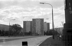 Szlovákia, Kassa, ulica Komenského, szemben a házak előtt balra az ulica Watsonova., 1967, Fortepan/Album004, kandeláber, lakótelep, utcakép, lámpaoszlop, azonosító, Fortepan #93813