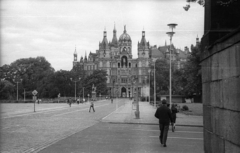 Németország, Schwerin, Schlossstrasse, szemben a szigeten a Schwerini-kastély., 1969, Fortepan/Album004, kastély, utcakép, NDK, Fortepan #93815