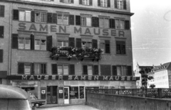 Svájc, Zürich, Weinplatz 10., Haus zum Schwert. Jobbra a Rathausbrücke., 1959, Fortepan/Album004, erkély, üzletportál, neon felirat, Fortepan #93859