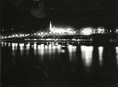 Hungary, Budapest, esti látkép a pesti Duna-partról, előtérben a Széchenyi Lánchíd, mögötte a Mátyás-templom és a Halászbástya., 1936, Vajkai Aurél, floodlighting, Fortepan #93894