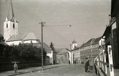 Ukraine,Zakarpattia Oblast, Khust, Karpatszkoji Szicsi utca (Rákóczi út) a főtér felé nézve, balra a református templom, jobbra a Szent Anna-templom., 1939, Pálfi András, church, street view, kid, Fortepan #93956