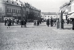 Ukraine,Zakarpattia Oblast, Khust, Karpatszkoji Szicsi utca (Rákóczi út), balra a Korona szálloda., 1939, Pálfi András, street view, Fortepan #93958