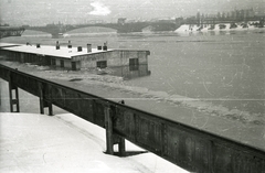 Magyarország, Budapest XIII., pesti alsó rakpart az Újpesti rakpartról nézve, szemben a Margit híd., 1940, Pálfi András, árvíz, Duna, Budapest, Duna-híd, Ernest Goüin-terv, Fortepan #94011