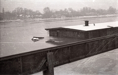 Magyarország, Budapest XIII., pesti alsó rakpart az Újpesti rakpartról nézve, szemben a Margit-sziget., 1940, Pálfi András, Budapest, Fortepan #94012