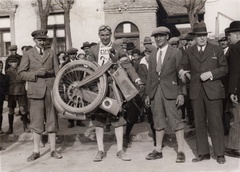 Magyarország, Zolnay Endre 1929-ben szabadalmaztatott összecsukható motorkerékpárja., 1934, Peter Selnar, magyar gyártmány, bricsesz, összecsukható motorkerékpár, Fortepan #94048