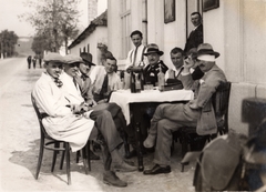 Magyarország, hátul, középen, kalapban Dr. Szelnár Aladár a Királyi Magyar Automobil Club (KMAC) vezértitkára., 1934, Peter Selnar, italozás, sebesült, Fortepan #94055