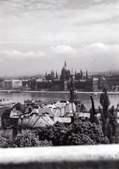 Magyarország, Halászbástya,budai Vár, Budapest I., kilátás a Parlament felé., 1938, Vaskapu utca, Steindl Imre-terv, országház, neogótika, eklektikus építészet, Budapest, Fortepan #94294