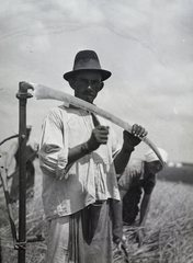 1939, Vaskapu utca, agriculture, harvest, scythe, whetting, sharpening stone, scythe stone, Fortepan #94341