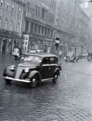 Magyarország, Budapest VI., Bajcsy-Zsilinszky út (Vilmos császár út) a József Attila (gróf Tisza István) utca felől a Deák Ferenc tér felé nézve., 1940, Vaskapu utca, Budapest, Fortepan #94354