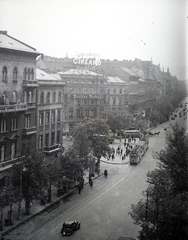 Magyarország, Budapest VI., Teréz körút az Erzsébet körút felől nézve, középen az Oktogon., 1940, Vaskapu utca, villamos, Cinzano-márka, Budapest, Fortepan #94360