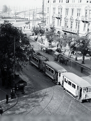 Magyarország, Budapest IX., Ferenc körút a Mester utca saroktól nézve, háttérben a Boráros tér és a Petőfi (Horthy Miklós) híd., 1940, Vaskapu utca, villamos, erkély, Budapest, Duna-híd, Álgyay Hubert Pál-terv, Fortepan #94379