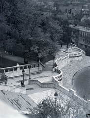 Magyarország, budai Vár, Budapest I., Schulek lépcső és Hunyadi János szobra a Halászbástyáról nézve., 1938, Vaskapu utca, Budapest, Hunyadi János-ábrázolás, Fortepan #94402