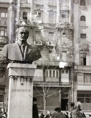 Magyarország, Budapest V., Fővám (Dimitrov) tér, Georgi Dimitrov mellszobra (Jordan Kracsmarov, 1954.)., 1955, Vaskapu utca, szobor, mellszobor, Budapest, Georgi Dimitrov-ábrázolás, Fortepan #94438