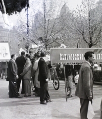 Hungary, Budapest V., Szabadság tér, háttérben az Aulich utca - Perczel Mór utca közötti háztömb., 1954, Vaskapu utca, Budapest, march, Fortepan #94445