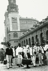 Csehország, Prága, Wilsonova ulice, főpályaudvar., 1937, Lajtai László, Csehszlovákia, szecesszió, népviselet, pályaudvar, öv, Art Nouveau, Josef Fanta-terv, Fortepan #94560