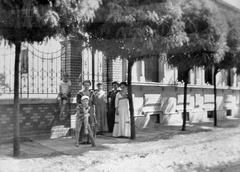 1920, Fortepan, women, street view, summer, kids, companionship, Fortepan #9468