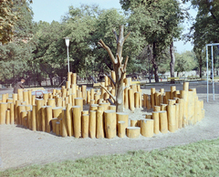 Magyarország, Budapest VIII., Ludovika (Kun Béla) tér, játszótér. Háttérben a Korányi Sándor utca., 1968, UVATERV, játszótér, színes, Budapest, Fortepan #94799