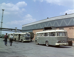 Magyarország, Szeged, a 10. Autóközlekedési Vállalat (AKÖV) és a XI. Autójavító Vállalat (később a 10. VOLÁN, Tisza Volán, majd Dél-alföldi Közlekedési Központ) telephelye., 1969, UVATERV, színes, autóbusz, csuklós busz, Ikarus-márka, MÁVAUT-szervezet, Ikarus 620/630, IFA W50, rendszám, Csepel D450, Fővárosi Autóbusz üzem, Fortepan #94823