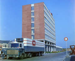 Magyarország, Budapest XVII., Cinkotai út 34., a HUNGAROCAMION telephelye., 1971, UVATERV, színes, Budapest, kamion, Hungarocamion-szervezet, Scania-márka, Fortepan #94925