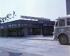 Magyarország, Sárvár, autóbusz-állomás., 1971, UVATERV, színes, Ikarus-márka, Ikarus 620/630, Volán-szervezet, autóbuszállomás, autóbusz, Fortepan #94943