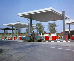 Magyarország,Balaton, Siófok, M7-es, benzinkút a 94-es km-nél., 1971, UVATERV, színes, taxi, benzinkút, Polski Fiat 125p, Agip-márka, Fortepan #94945