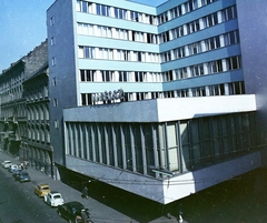 Magyarország, Budapest VI., Vörösmarty utca - Szondi utca sarok, MABEOSZ székház., 1971, UVATERV, színes, neon felirat, Budapest, Fortepan #94955