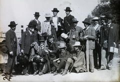 1906, Magyar Földrajzi Múzeum / Diagyűjtemény, hat, tableau, men, bag, Fortepan #95002