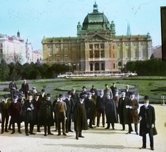 Horvátország, Zágráb, Trg kralja Tomislava (Trg Franje Josipa), szemben a Műcsarnok (Umjetnički paviljon)., 1910, Magyar Földrajzi Múzeum / Diagyűjtemény, Fellner és Helmer-terv, galéria, színezett kép, Fortepan #95030