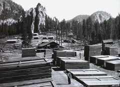 Amerikai Egyesült Államok, Új-Mexikó állam, Cochiti Canyon, erdőgazdaság., 1910, Magyar Földrajzi Múzeum / Diagyűjtemény, fakitermelés, deszkarakás, Fortepan #95129