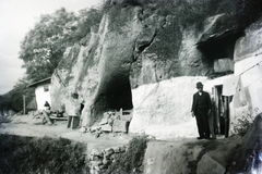 Romania,Transylvania, Cluj-Napoca, barlanglakások a Fellegvár déli oldalán., 1908, Magyar Földrajzi Múzeum / Kerekes J. Zoltán, poverty, cave-dwelling, Fortepan #95236