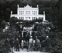 Romania,Transylvania, Băile Herculane, Gyógyterem, előtte a zenepavilon., 1912, Magyar Földrajzi Múzeum / Károssy Csaba, jacket over shoulder, Fortepan #95275