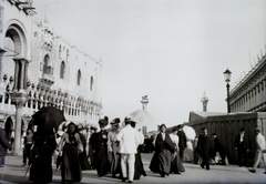 Olaszország, Velence, Szent Márk tér, balra a Dózse-palota. A gránitoszlopon Velence jelképe, a szárnyas oroszlán., 1907, Zichy, tér, szárnyas oroszlán-ábrázolás, Fortepan #95315