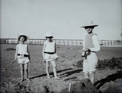 Olaszország, Velence, Lido., 1907, Zichy, strand, szalmakalap, mezítláb, Fortepan #95321