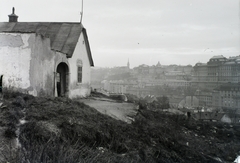 Magyarország, Tabán, Budapest I., balra a Gyökér utca - Abroncs utca sarkán álló ház, jobbra a háttérben a budai Vár., 1929, Schermann Ákos, Schermann Szilárd, Budapest, Fortepan #95393