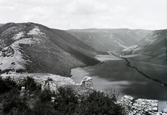 Slovakia, Turňa nad Bodvou, az Áji-völgy a tornai vártól nézve, a távolban Áj község házai., 1931, Schermann Ákos, Schermann Szilárd, Czechoslovakia, valley, castle ruins, Fortepan #95432