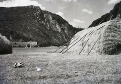 Slovakia, Zádiel, 1931, Schermann Ákos, Schermann Szilárd, Czechoslovakia, valley, stack, hay, Fortepan #95434