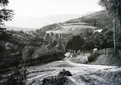 Slovakia, Prakovce, kilátás a község római katolikus temploma felé., 1931, Schermann Ákos, Schermann Szilárd, Czechoslovakia, landscape, lath fence, Fortepan #95439