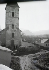 Magyarország, Pásztó, Hasznos (ekkor önálló, ma a város része), Mária Magdolna-templom., 1932, Schermann Ákos, Schermann Szilárd, templom, férfiak, torony, ház, kémény, Fortepan #95454